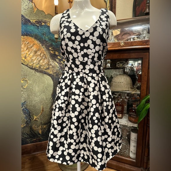 EUC TAYLOR RETRO LOOK MINI COCKTAIL DRESS POLKADOTS white black v-neck - Picture 1 of 7
